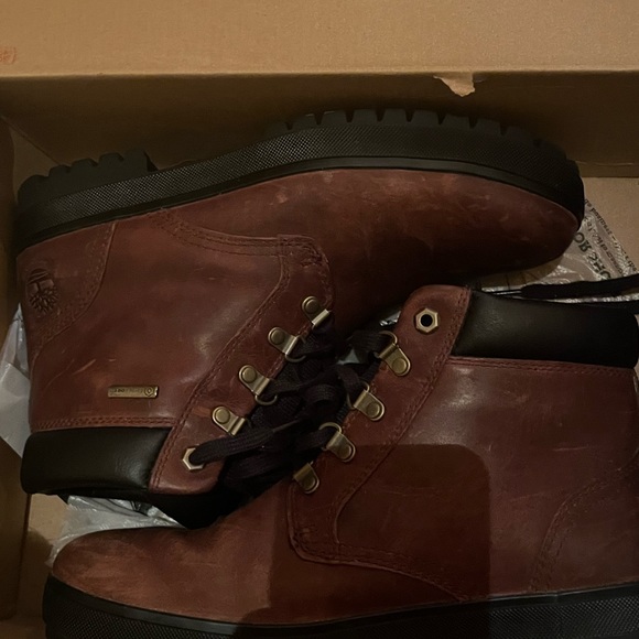 Timberland Hiking Boots. Made of fine leather & worn twice at best. Size 8.5… - Picture 5 of 10